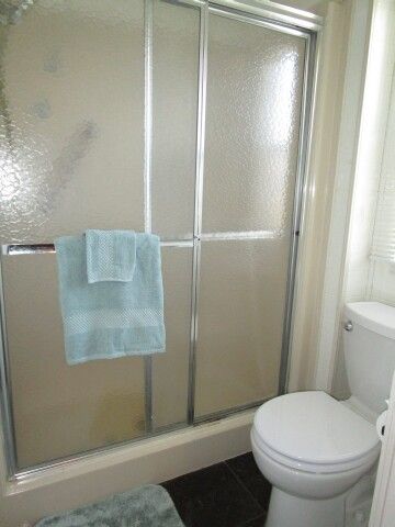 ensuite WI shower, toilet
