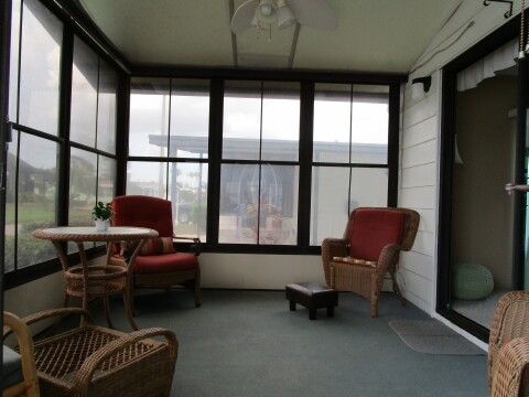 raised 10x11 vinyl Screen room