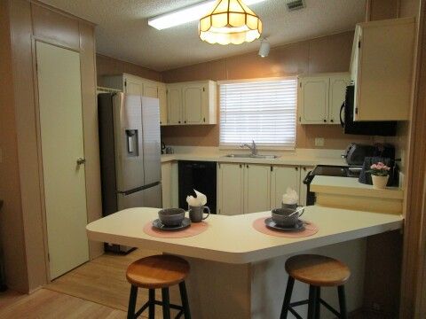 open kitchen, breakfast counter