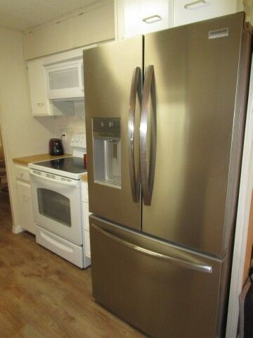 Frigidaire Gallery s/s refrigerator w ice maker