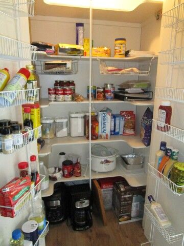 CUSTOM PANTRY INTERIOR