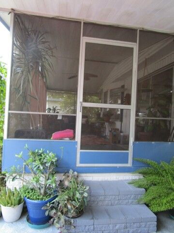 entry to raised screen room