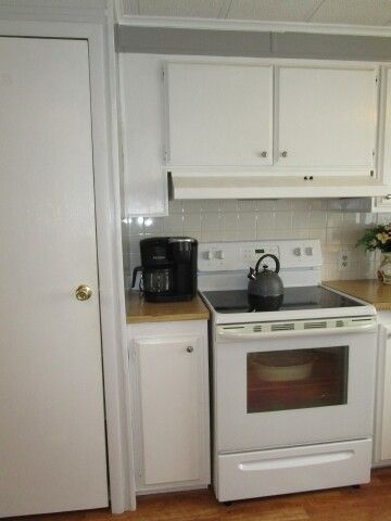 pantry, Frigidaire range