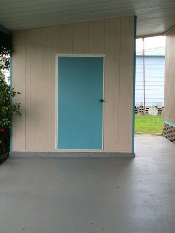 8x10 uility shed entry door