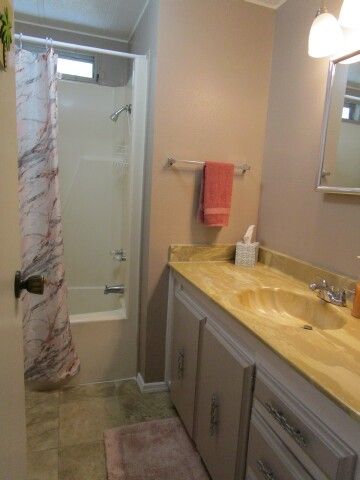 hall bath tub/shower combo