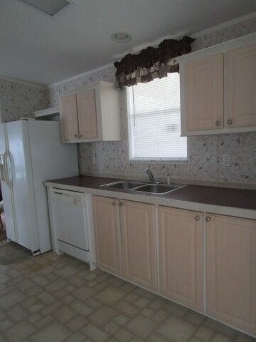 GE refrigerator, dw, s/s sink, cabinetry