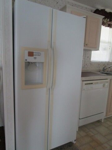 GE double door refrigerator/ice maker