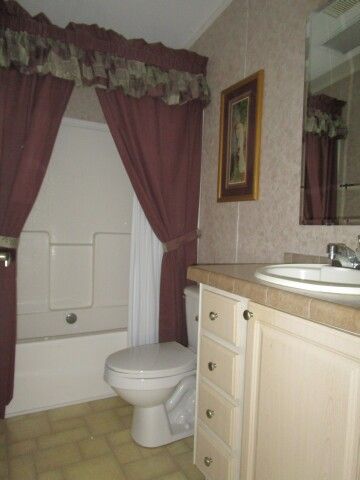 guest bath, toilet, tub/shower combo