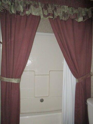 guest bath tub/shower