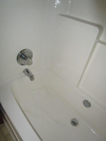 guest bath tub surround