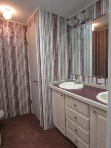 ensuite vanity, linen closeet area