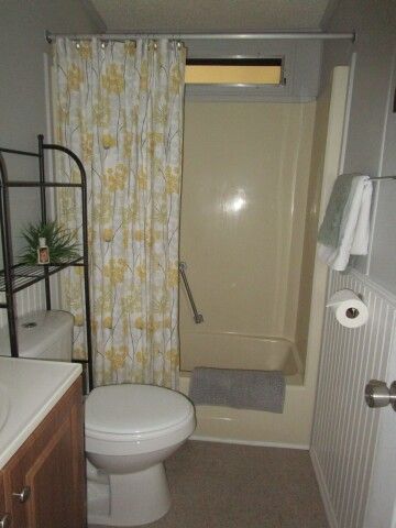 hall bath, tub/shower combo