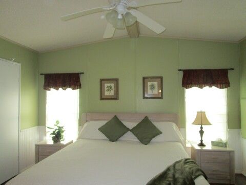 master queen bed close up