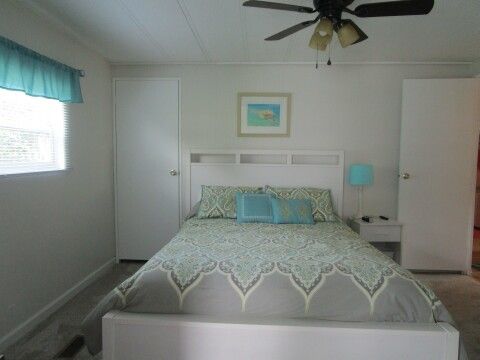 master queen bed, WI closet