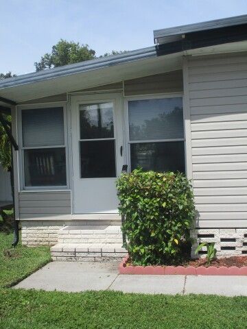 entry to raised 10x14 FL room