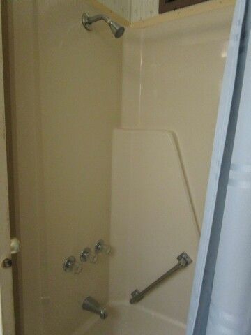 guest bath tub/shower combo 
