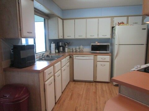 open kitchen , all appliances