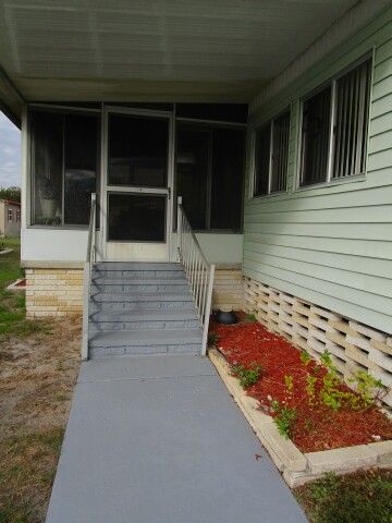 entry to raised lanai